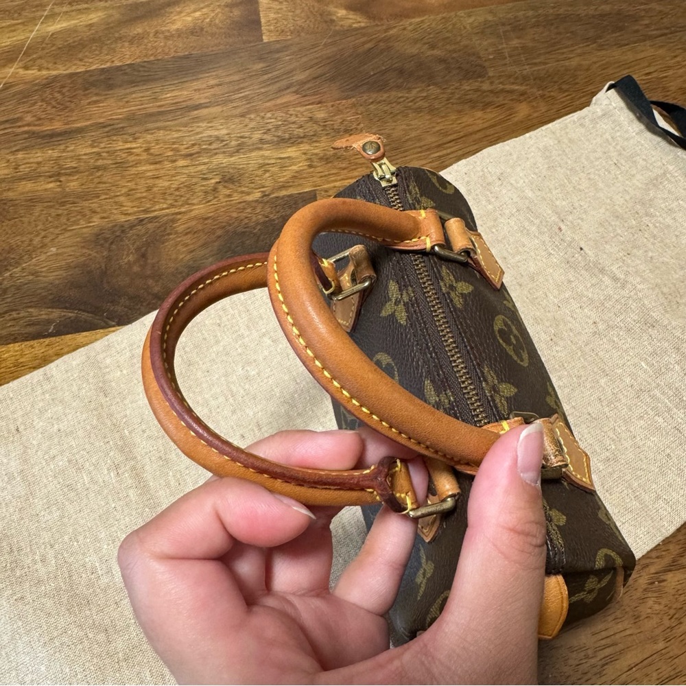 Louis Vuitton Mini Speedy Bag - Picture 9 of 16